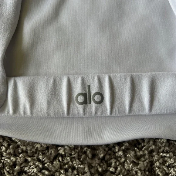 Alo Yoga - Alosoft Cropped Backspin Short Sleeve, White, Small - Picture 3 of 5